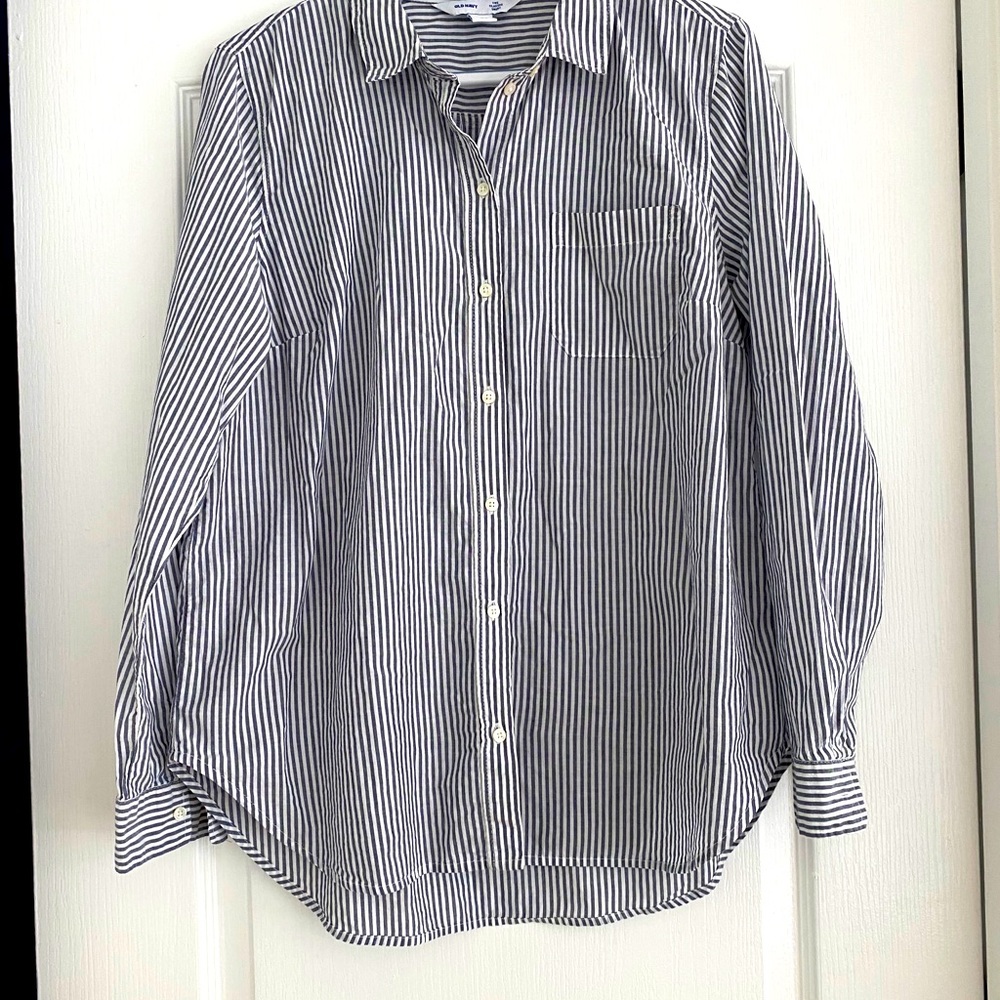 NWOT Classic button down - Picture 3 of 4